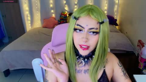 maliciaxpoison online show from 05-18-26, 04:07