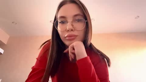 Snapshot of malisacorpeno chatting on 05-26-26, 12:23 Phoebe online show from 05-26-26, 12:23