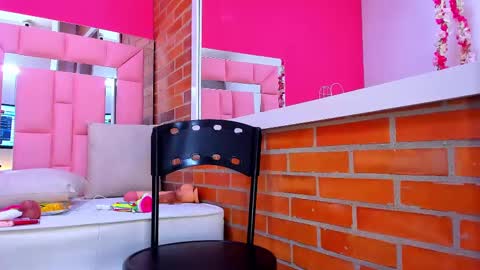 Snapshot of malu_horny_69 chatting on 03-09-25, 04:55 Melanie online show from 03-09-25, 04:55