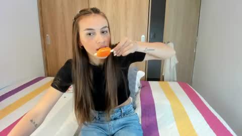 instagram  nueela   online show from 06-25-26, 08:24