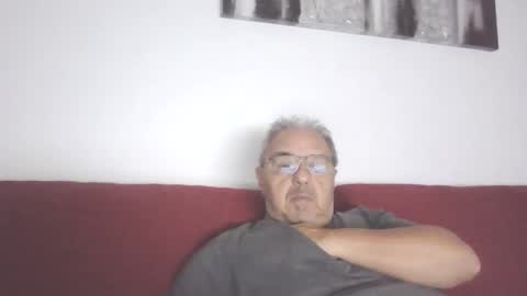 Snapshot of mambow99 chatting on 01-19-25, 01:32 OLDMANFREE online show from 01-19-25, 01:32