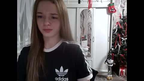 Snapshot of mamie_trish chatting on 12-16-24, 03:00 Mamie Trish online show from 12-16-24, 03:00