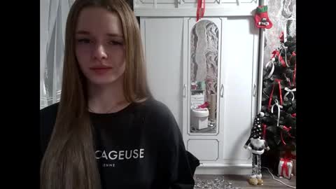 Snapshot of mamie_trish chatting on 12-16-24, 06:05 Mamie Trish online show from 12-16-24, 06:05