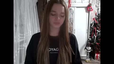 Snapshot of mamie_trish chatting on 12-18-24, 07:41 Mamie Trish online show from 12-18-24, 07:41