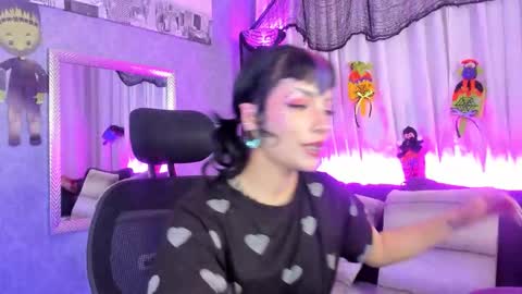 Snapshot of mamushka_ chatting on 10-27-25, 02:43   online show from 10-27-25, 02:43