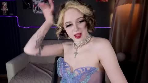 Luna online show from 04-19-26, 11:07