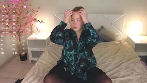 manic_pixie_ online show from 02-01-25, 10:59