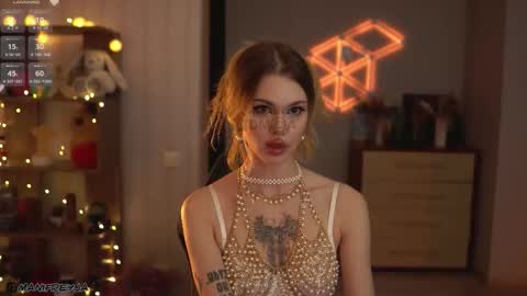 Amelie online show from 10-26-25, 03:23