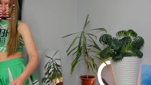 Snapshot of manita_misti chatting on 05-17-26, 08:12 Manita online show from 05-17-26, 08:12