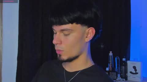 Snapshot of manu__05 chatting on 05-22-26, 02:19 independent model online show from 05-22-26, 02:19