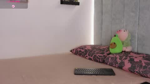 Snapshot of manu_montoya_ chatting on 07-02-26, 04:57 Manu online show from 07-02-26, 04:57