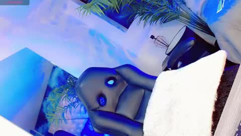 Manuela Kingsley online show from 03-08-25, 06:05