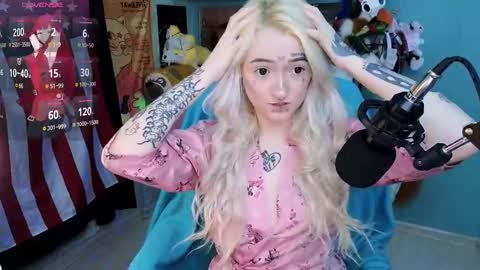 Snapshot of manuela_unicorn chatting on 02-16-25, 03:26 Manuela online show from 02-16-25, 03:26