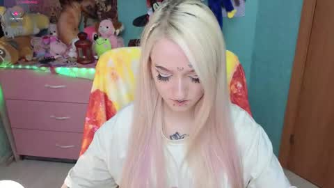 Manuela online show from 11-26-25, 03:18