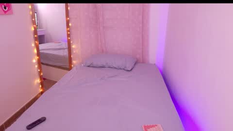     online show from 11-30-25, 06:06