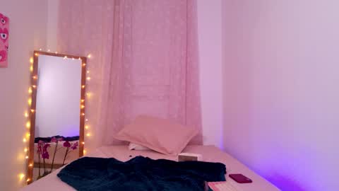 Snapshot of mar_333 chatting on 12-17-25, 07:25 online show from 12-17-25, 07:25