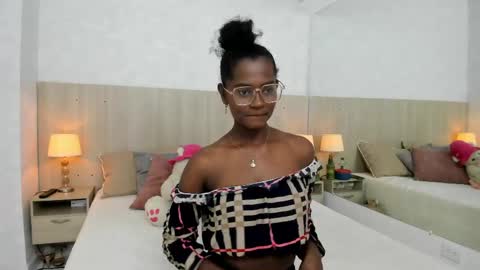 Snapshot of mara_sinclair chatting on 06-07-26, 07:17 Mara Sinclair online show from 06-07-26, 07:17
