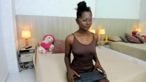 Snapshot of mara_sinclair chatting on 06-08-26, 07:14 Mara Sinclair online show from 06-08-26, 07:14