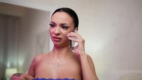 Snapshot of maraciel chatting on 11-25-25, 09:37 Mara online show from 11-25-25, 09:37