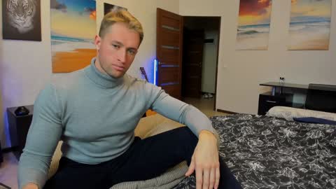 Snapshot of marc105100 chatting on 01-12-25, 08:36 alex marvelxx online show from 01-12-25, 08:36