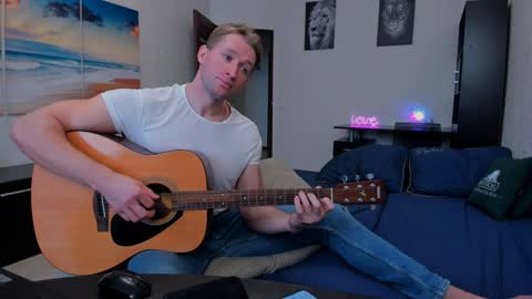 Snapshot of marc105100 chatting on 01-20-25, 10:51 alex marvelxx online show from 01-20-25, 10:51