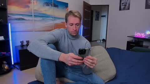 Snapshot of marc105100 chatting on 01-22-25, 09:35 alex marvelxx online show from 01-22-25, 09:35