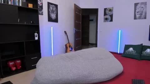 Snapshot of marc105100 chatting on 09-13-25, 06:40 alex marvelxx online show from 09-13-25, 06:40