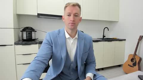Snapshot of marc105100 chatting on 10-24-25, 07:38 alex marvelxx online show from 10-24-25, 07:38