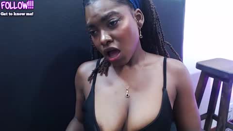 Snapshot of marcelagreyy chatting on 09-18-25, 12:23 MARCELA  online show from 09-18-25, 12:23