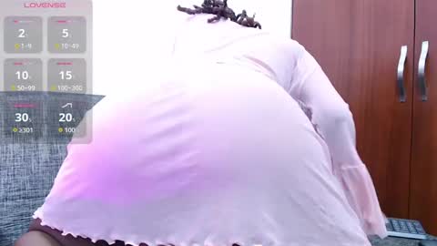 Snapshot of marcelagreyy chatting on 09-19-25, 12:56 MARCELA  online show from 09-19-25, 12:56