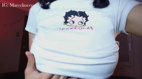 Snapshot of marcelinee__ chatting on 04-26-26, 04:32 Marce online show from 04-26-26, 04:32
