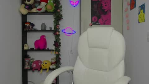Snapshot of marcelinegh chatting on 04-11-26, 10:52 Marceline online show from 04-11-26, 10:52