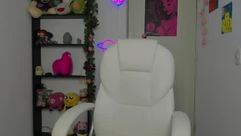 Snapshot of marcelinegh chatting on 04-15-26, 11:17 Marceline online show from 04-15-26, 11:17