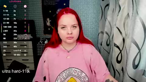 Snapshot of marcelinepeach chatting on 06-24-26, 05:39 Sara online show from 06-24-26, 05:39