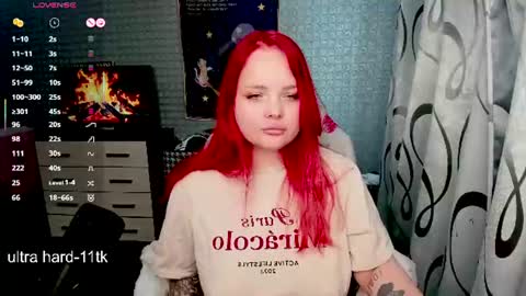 Snapshot of marcelinepeach chatting on 06-27-26, 12:22 Sara online show from 06-27-26, 12:22