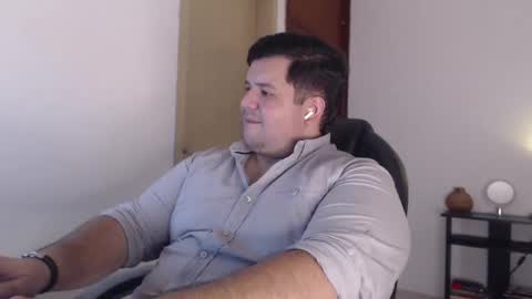 Snapshot of marcobearson chatting on 03-04-26, 11:22 Marcos online show from 03-04-26, 11:22