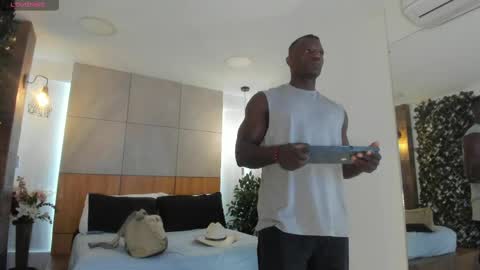 Snapshot of marcusblack_ chatting on 04-25-26, 12:19 Marcusssss online show from 04-25-26, 12:19