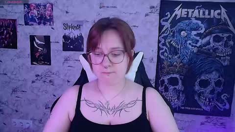 Snapshot of margaret_red chatting on 05-21-26, 03:19 Margaret online show from 05-21-26, 03:19