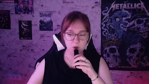 Snapshot of margaret_red chatting on 05-23-26, 05:39 Margaret online show from 05-23-26, 05:39