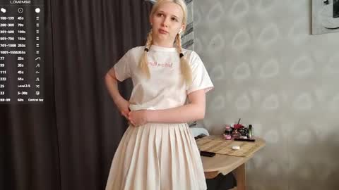 Snapshot of margaretasey chatting on 06-20-26, 11:29 Margaret online show from 06-20-26, 11:29