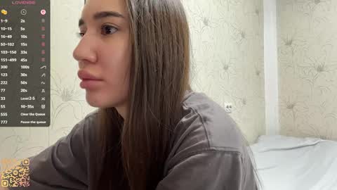 Snapshot of margaretawieczorek chatting on 06-10-26, 02:12 Emily online show from 06-10-26, 02:12