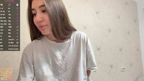 Snapshot of margaretawieczorek chatting on 06-18-26, 04:02 Emily online show from 06-18-26, 04:02