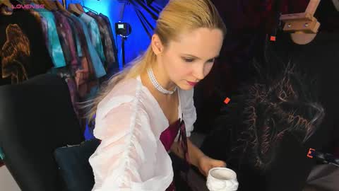 Snapshot of margaux_corsets6641000 chatting on 10-22-25, 01:33 margaux_corsets6641000 online show from 10-22-25, 01:33