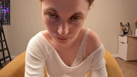 Mia online show from 04-28-26, 07:41