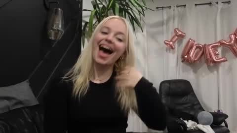 margot_robbie7 online show from 02-16-25, 02:31