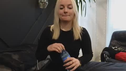 margot_robbie7 online show from 03-06-25, 08:59