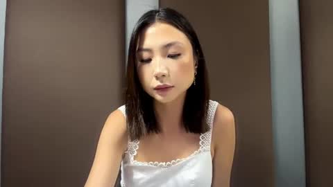Snapshot of margturcotte chatting on 06-10-26, 01:43 Lily online show from 06-10-26, 01:43