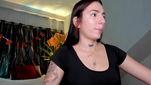 mari_salgado online show from 10-15-25, 03:56