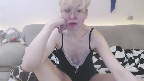 Snapshot of maria_lisica chatting on 04-24-26, 06:05 Mari online show from 04-24-26, 06:05