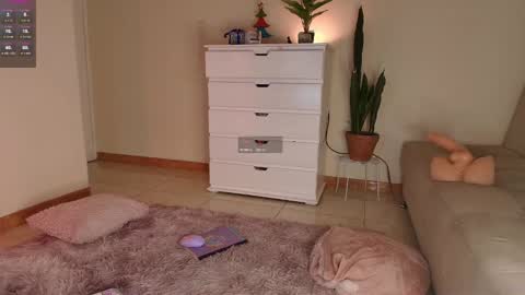 Snapshot of maria_petit chatting on 12-10-24, 04:13 M. online show from 12-10-24, 04:13